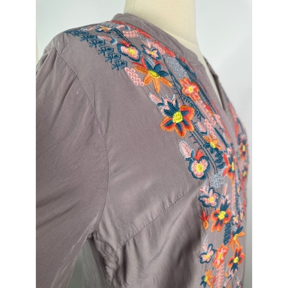 Solitaire Floral Embroidered 3/4 Sleeves Tunic Top - Picture 4 of 10